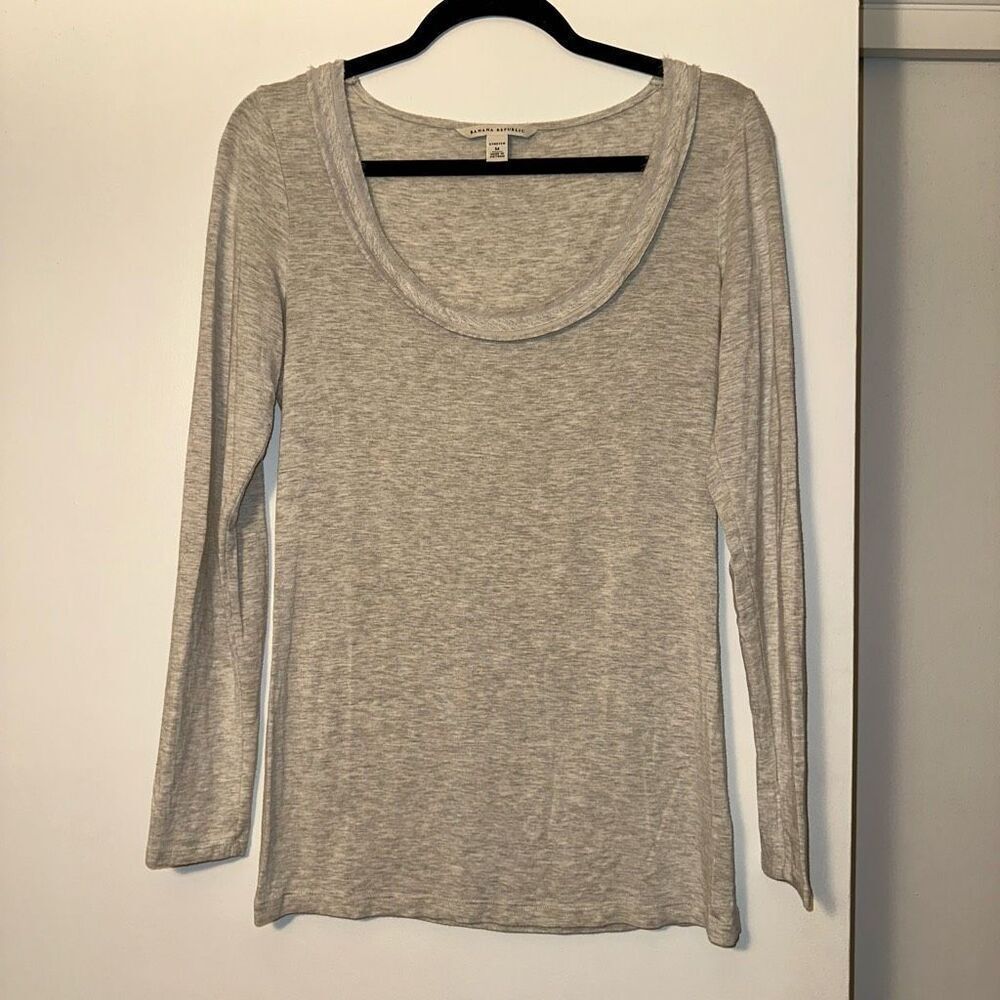 Banana Republic Women’s Light Gray Long Sleeve Shirt Medium EUC